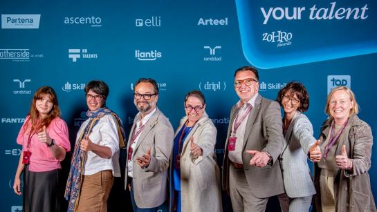 De Panne ontvangt de award op de awardshow