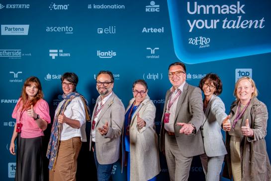 De Panne ontvangt de award op de awardshow
