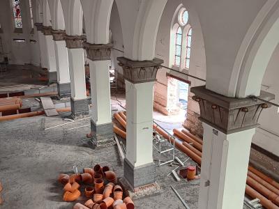 Ventilatiebuizen worden geplaatst en gekoppeld